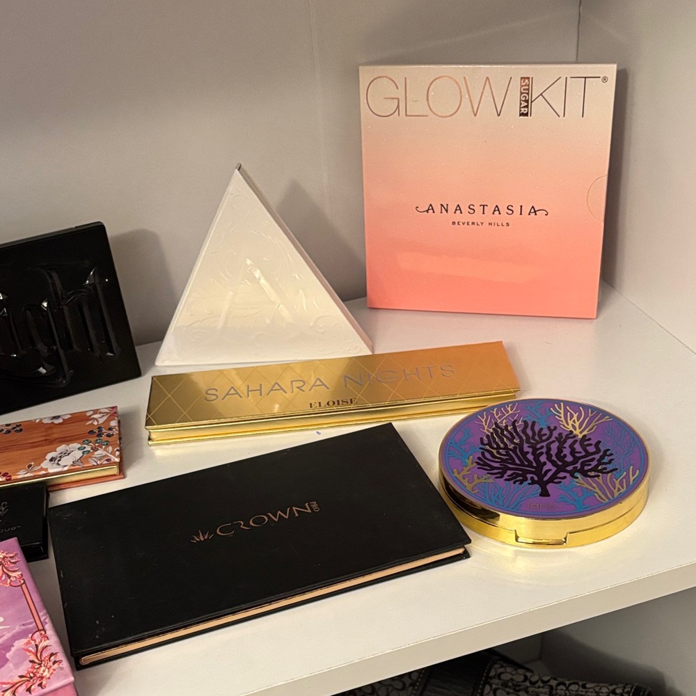 Makeup pallet bundle